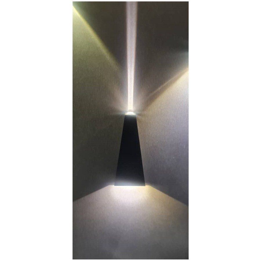 أبليك 011 أسود — Black Wall Light No. 011